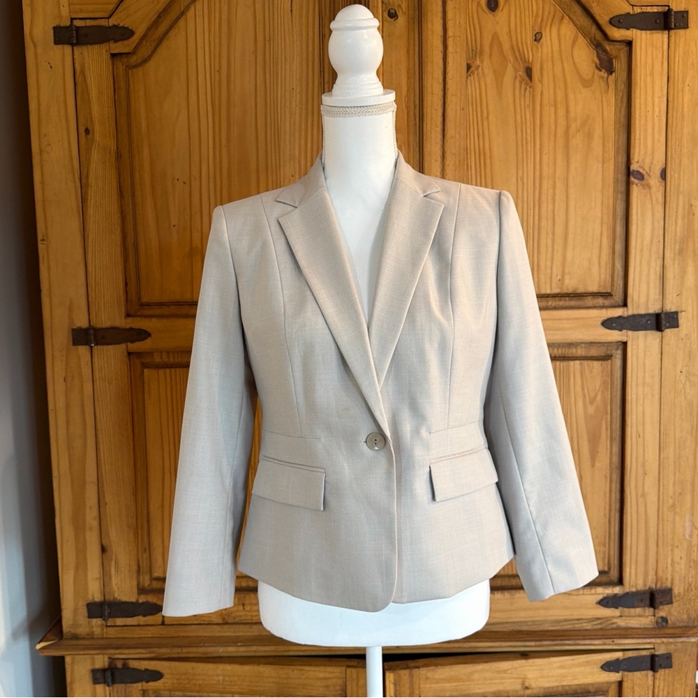 Calvin Klein Collection Women's Tailored Blazer in Light Beige